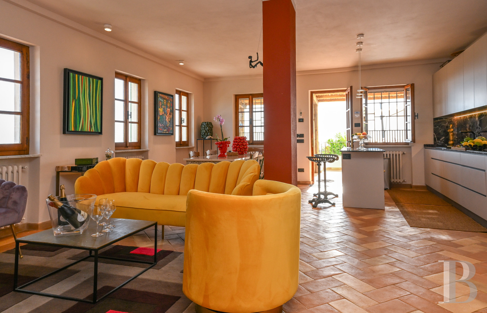 En Toscane, près de Pietrasanta, sur la côte méditerranéenne,  une maison sur les hauteurs au milieu de son oliveraie - photo  n°9